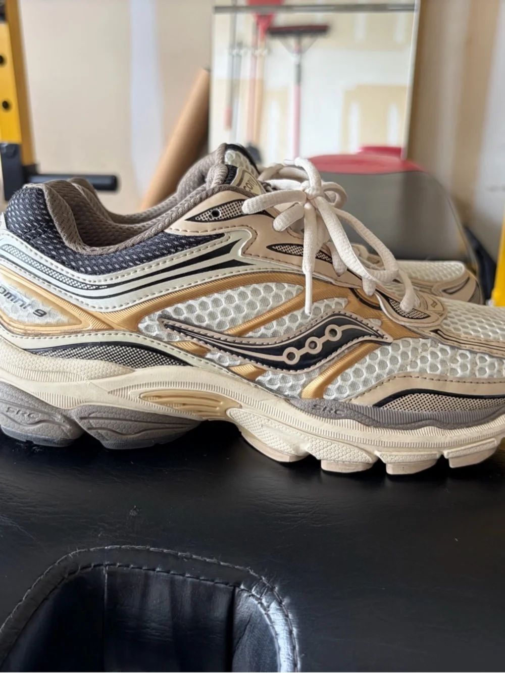 Saucony Omni pro grid gold